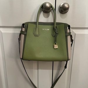 Rare Pebble Leather Two Tone Michael Kors Tote. Adjustable strap.